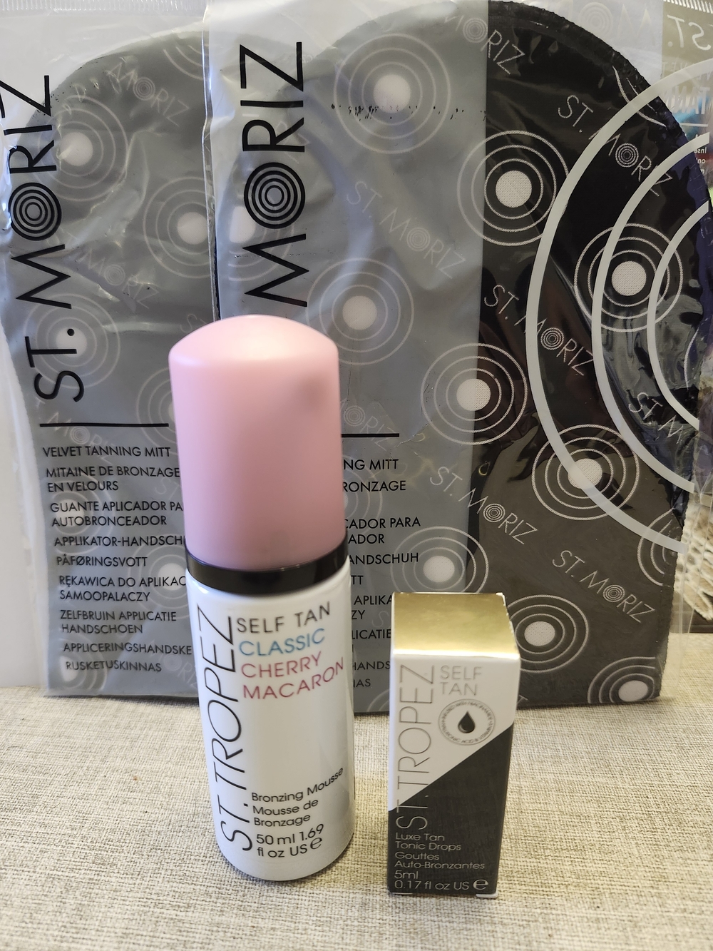 St. Tropez Self Tan Classic Cherry Macaron - Self Tanning Mousse 2 Tan Mitts
